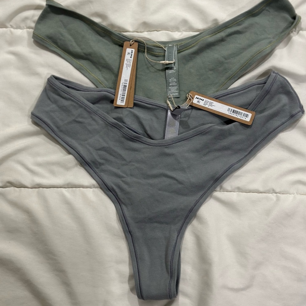 SKIMS DIPPED THONGS